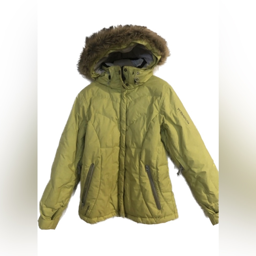 Columbia yellow down jacket with detachable faux fur​
